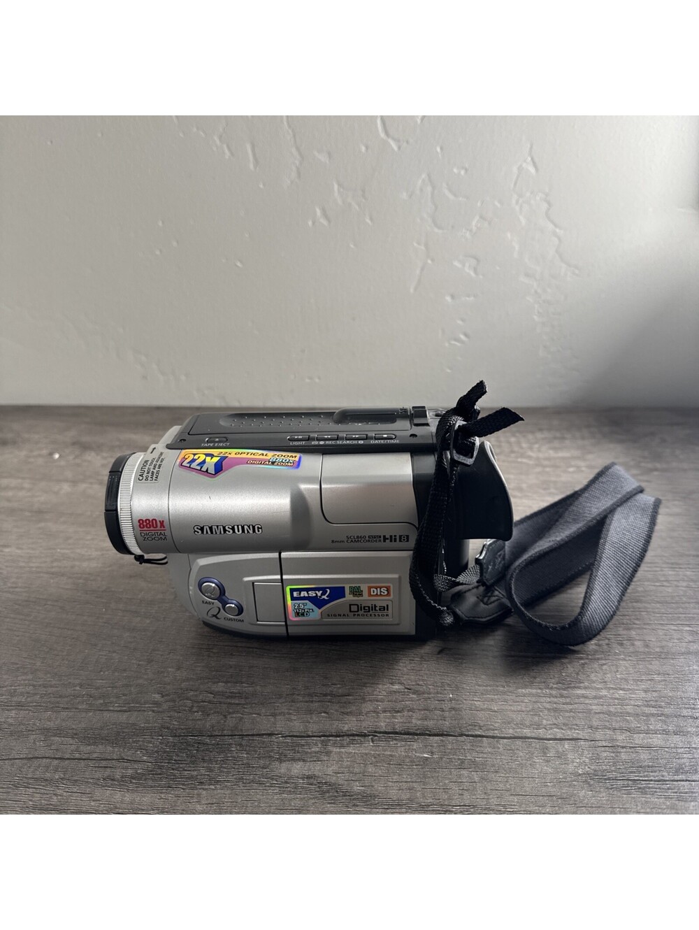 Samsung SCL860 Hi8 Camcorder 22x Optical/880x Digital Zoom 2.5" LCD S-Video
